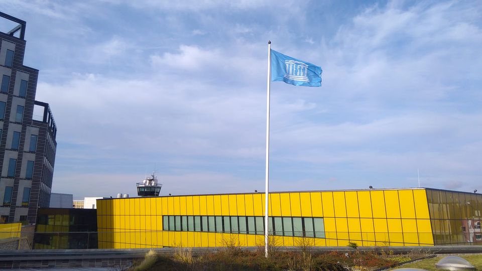Proud to hold the UNESCO Chair on Heritage Futures <a href="/linneuni/">Linnéuniversitetet Linnaeus University</a>
Flag at the university campus in Kalmar, Sweden.

Interested in our work? 
👉lnu.se/en/unescochair

#heritagefutures #futuresliteracy