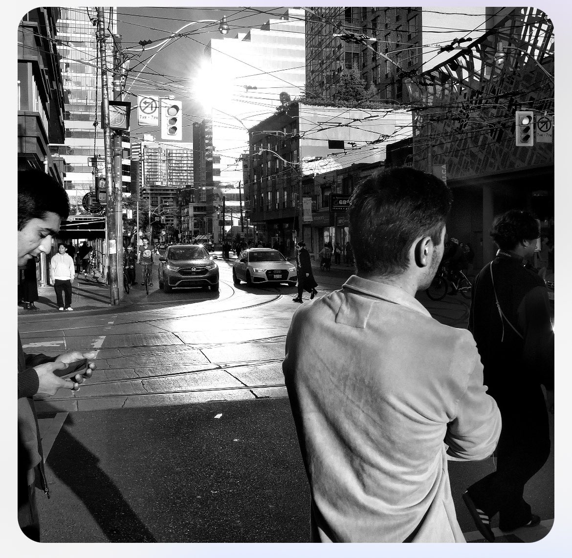 b_wpics1204's tweet photo. The Iconic
Toronto
Queen St. West

Rolleiflex MX-EVS 
ILford HP5 Film

Fuji X-Pro1
Fujinon 18mm f2

©️ stephen uhraney photo

#photography #photographer #streetphotography #dailylife #toronto #blackandwhite  #stories #dailylife #blogger #queenstreetwest @ILFORDPhoto https://t.co/LT4Nq43itZ