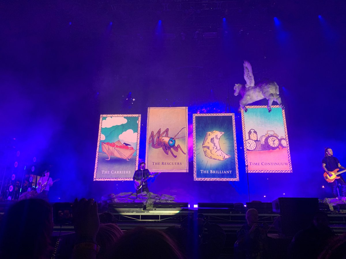 breaksoverin45's tweet image. Now how am i supposed to go back to normal after tonight. Fall Out Boy forever