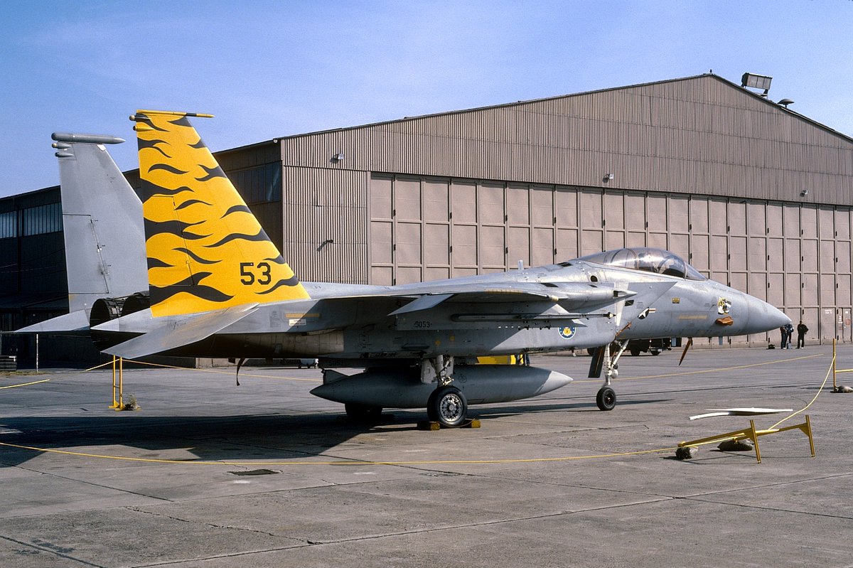 Runway 09/27 Soesterberg Air Base tweet media