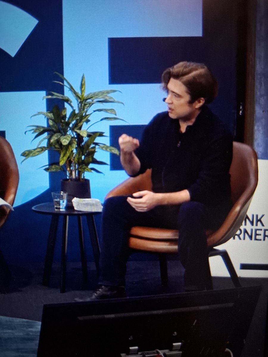 "Ohjauspalveluiden ongelma on se, että keskitytään käsillä olevaan hetkeen. Silloin valahtaa pois laajempi viitekehys, missä elämää eletään."

<a href="/MiikkaPiiroinen/">Miikka Piiroinen</a> 
#elontila 
#etsivänuorisotyö