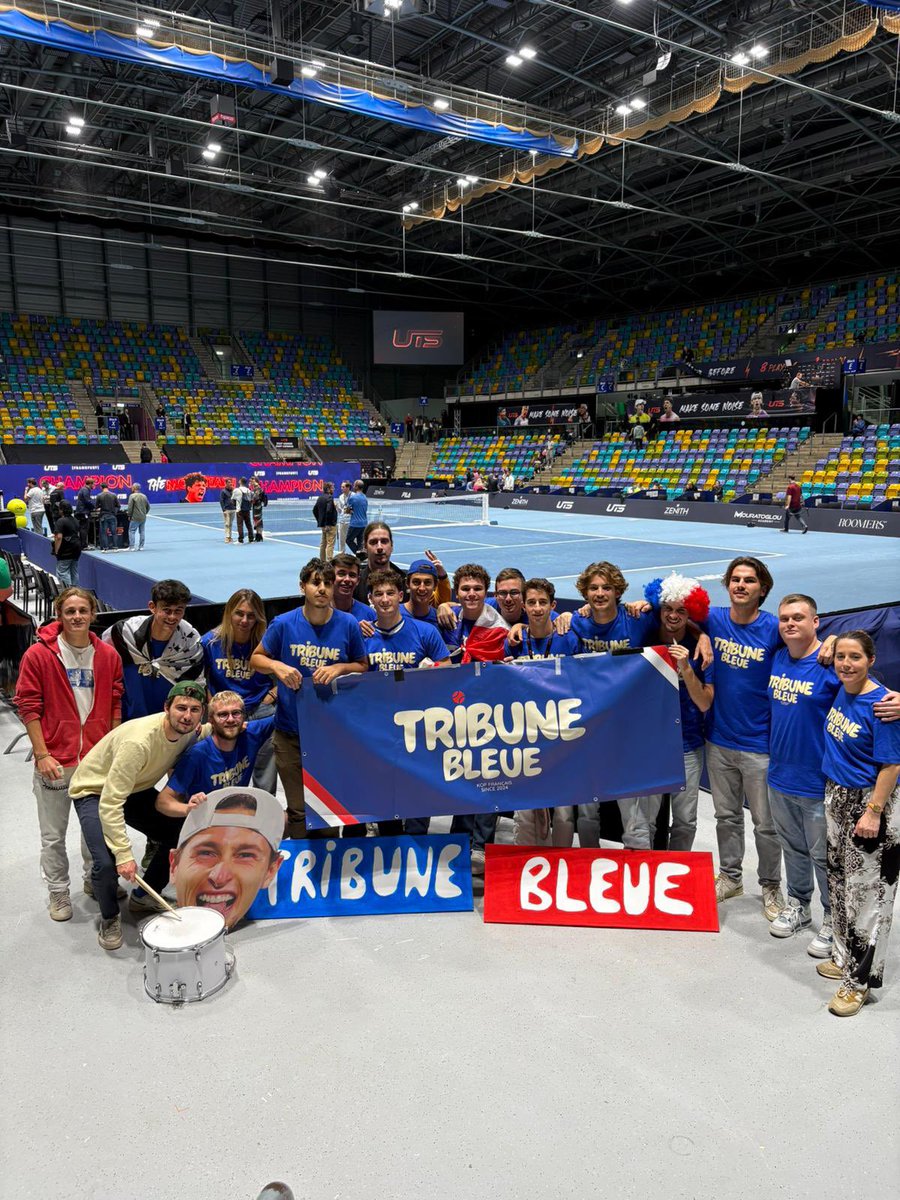 Tribunebleue's tweet photo. Week end de folie ce week-end à Frankfurt 🇩🇪

On se retrouve nombreux dès Samedi pour les qualifs de Bercy 🇫🇷

#Tribunebleueontour🌋🎾 https://t.co/6Z1hGtdA2z