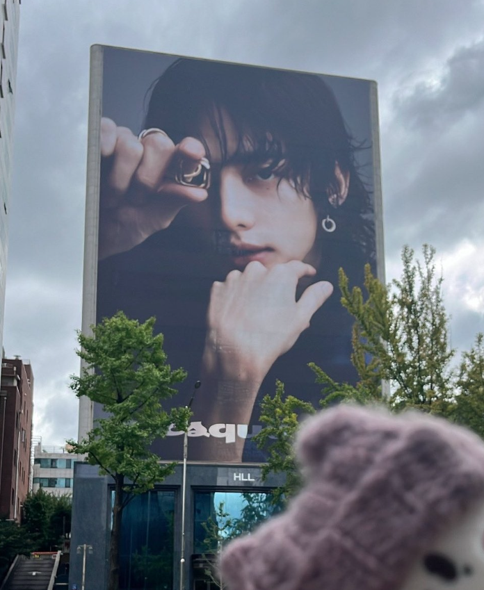 AboutMusicYT's tweet photo. Cartier welcomes Stray Kids' Hyunjin as the newest ambassador. https://t.co/YEMfbvo0nV