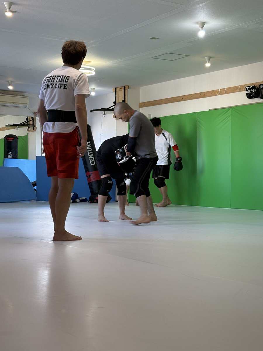 KKickboxingA's tweet photo. 10.20 Muay Thai Class
I taught how to establish the muay thai clinch against an opponent who is actively resisting or refusing the clinch.
#Backflip #Gymnastics
#HigashiKanagawa #Kickboxing #NishiKanagawa #higashihakuraku #Hakuraku
#InstructorWanted #MuayThai #Oguchi https://t.co/zxYU4UTAk0