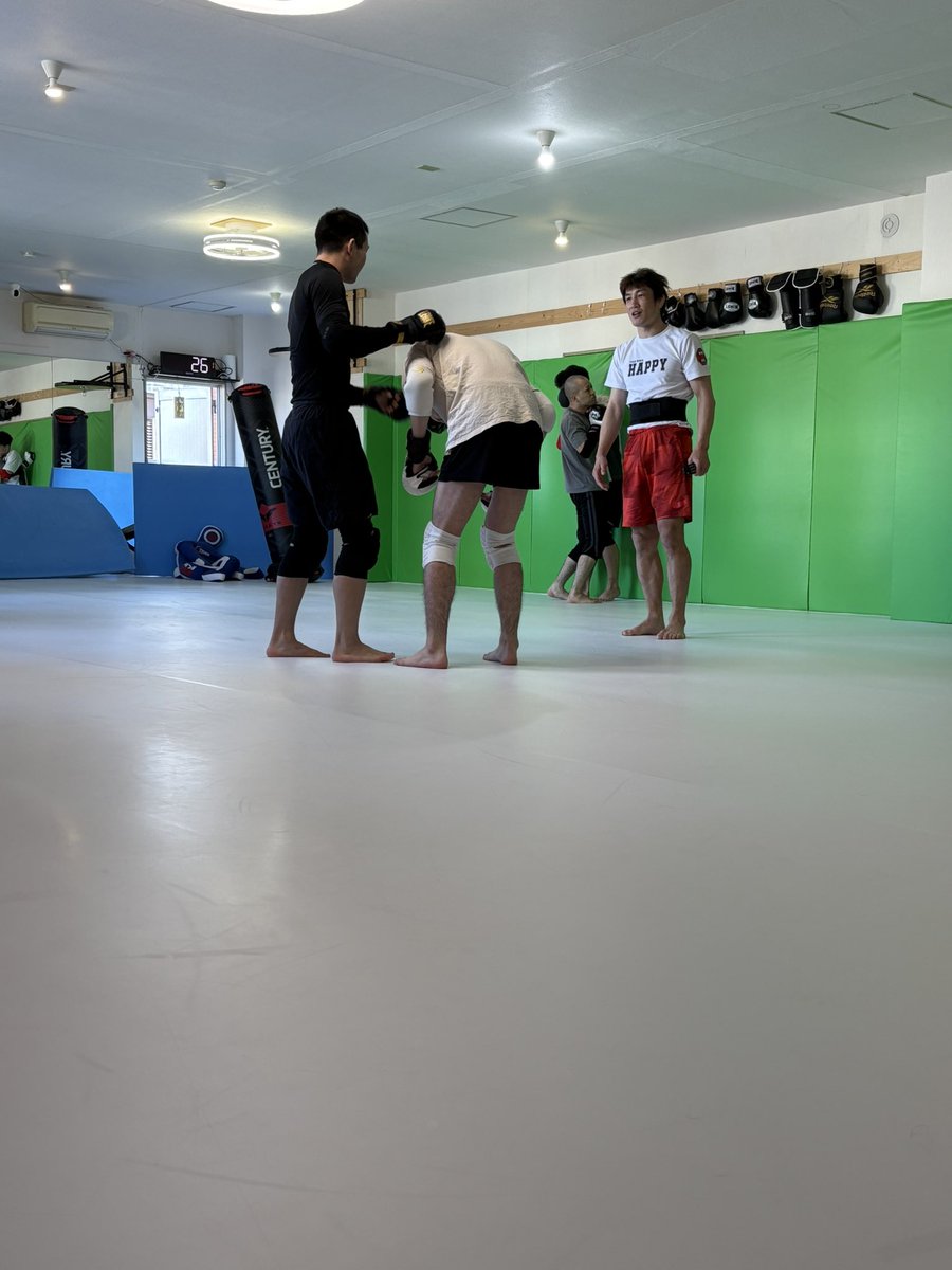 KKickboxingA's tweet photo. 10.20 Muay Thai Class
I taught how to establish the muay thai clinch against an opponent who is actively resisting or refusing the clinch.
#Backflip #Gymnastics
#HigashiKanagawa #Kickboxing #NishiKanagawa #higashihakuraku #Hakuraku
#InstructorWanted #MuayThai #Oguchi https://t.co/zxYU4UTAk0