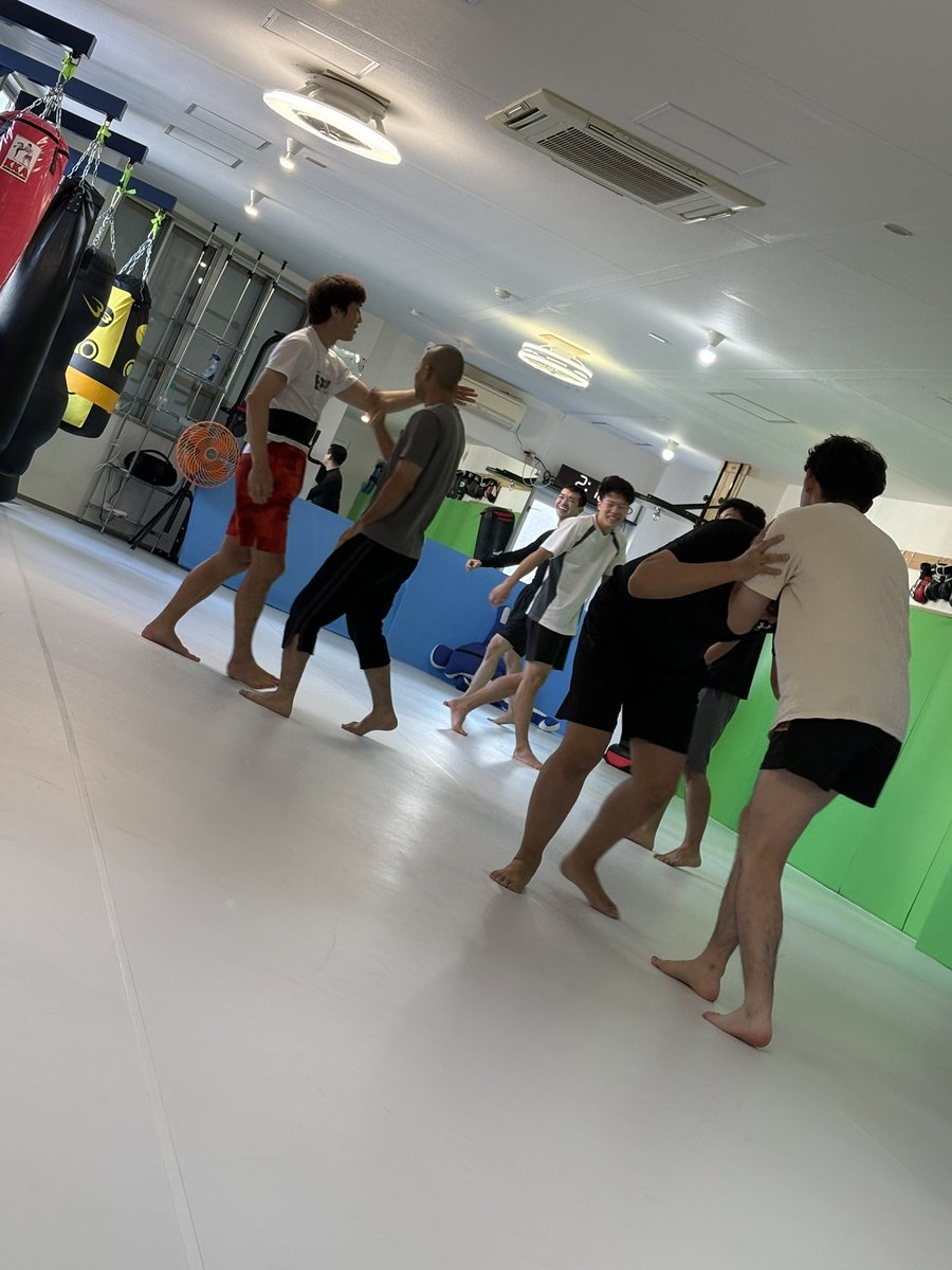 KKickboxingA's tweet photo. 10.20 Muay Thai Class
I taught how to establish the muay thai clinch against an opponent who is actively resisting or refusing the clinch.
#Backflip #Gymnastics
#HigashiKanagawa #Kickboxing #NishiKanagawa #higashihakuraku #Hakuraku
#InstructorWanted #MuayThai #Oguchi https://t.co/zxYU4UTAk0