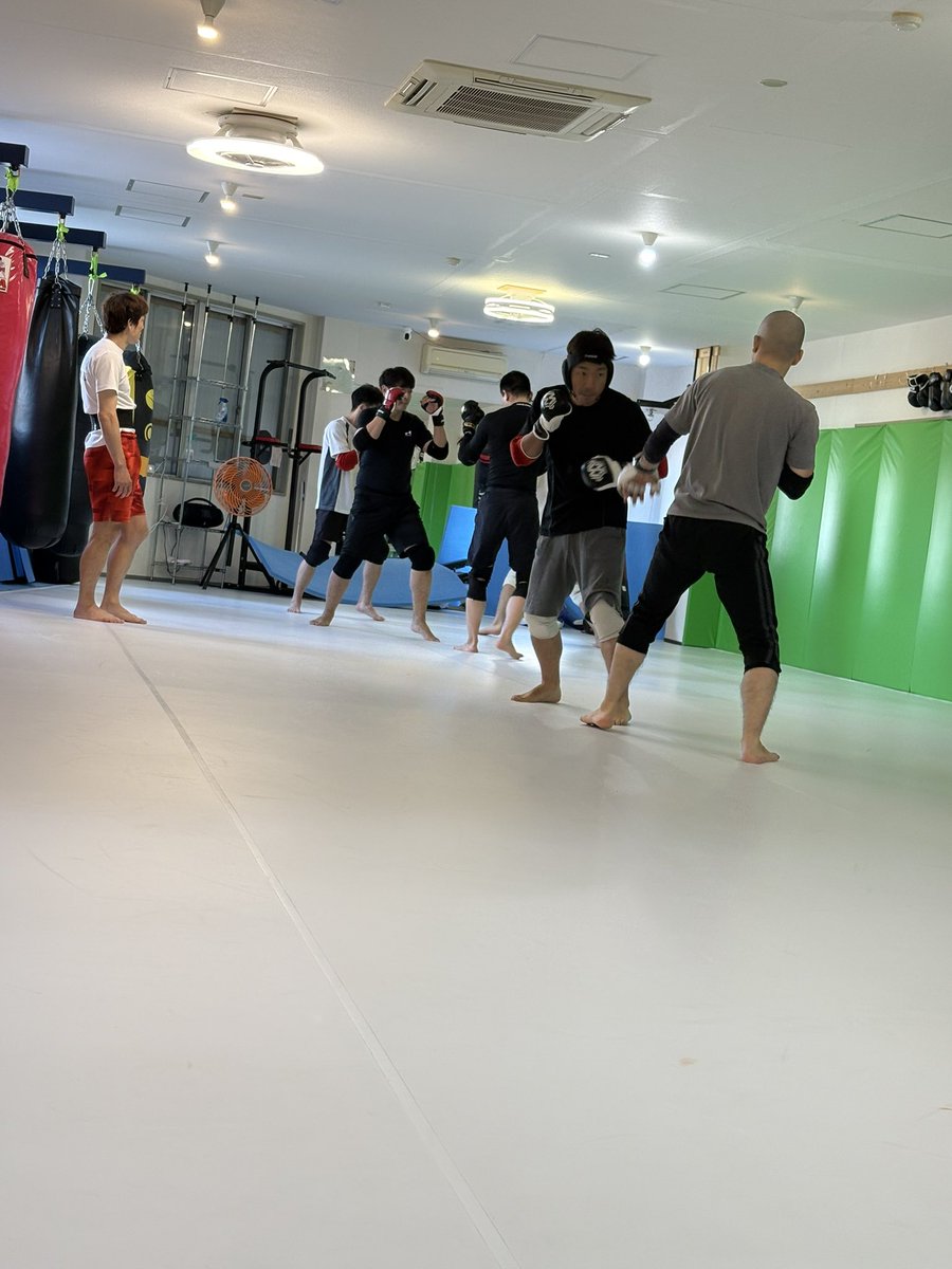 KKickboxingA's tweet photo. 10.20 Muay Thai Class
I taught how to establish the muay thai clinch against an opponent who is actively resisting or refusing the clinch.
#Backflip #Gymnastics
#HigashiKanagawa #Kickboxing #NishiKanagawa #higashihakuraku #Hakuraku
#InstructorWanted #MuayThai #Oguchi https://t.co/zxYU4UTAk0