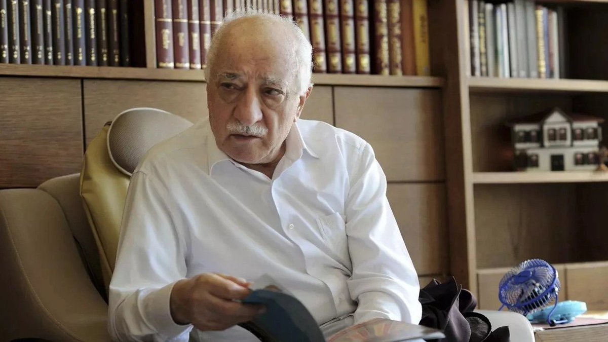 pusholder's tweet photo. Fethullah Gülen, geçmişte yaptığı bir açıklamada ABD'de ölmesi halinde cenazesinin Türkiye'ye götürülerek annesinin yanında defnedilmesini istediğini söylemişti. (Sözcü) https://t.co/Yo4mNGP3td