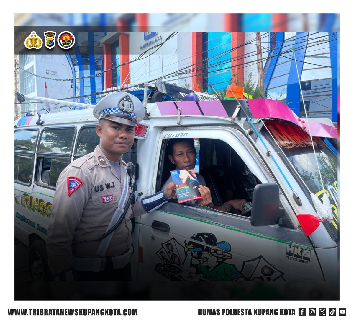 TribratanewsKu1's tweet photo. Operasi Zebra Turangga 2024, Satuan Lalu Lintas Polresta Kupang Kota Terus Imbau Pengendara Agar Selalu Mematuhi Peraturan Berlalulintas di Jalan Raya.
#divisihumaspolri
#korlantaspolri
#poldantt
#polrestakupangkota
#betapolresta
#opszebra https://t.co/vGEQ3oq5xO