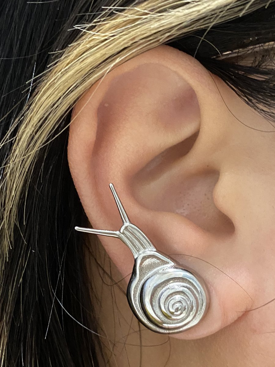 jeanathegreat's tweet photo. these silver snail earrings are everything in my life right now 💛😗 https://t.co/XPg7HZMrs6