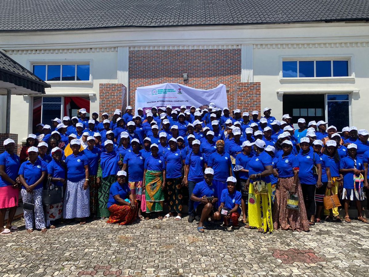 GodwinOffiono's tweet photo. Over the weekend, 200 women from my constituency learned modern techniques in Agriculture to boost productivity &amp; received ₦100,000 each to support their Farming businesses.

Agriculture is vital to our nation's economy &amp; farmers deserve all the support we can give. https://t.co/ABUJyzXL3W