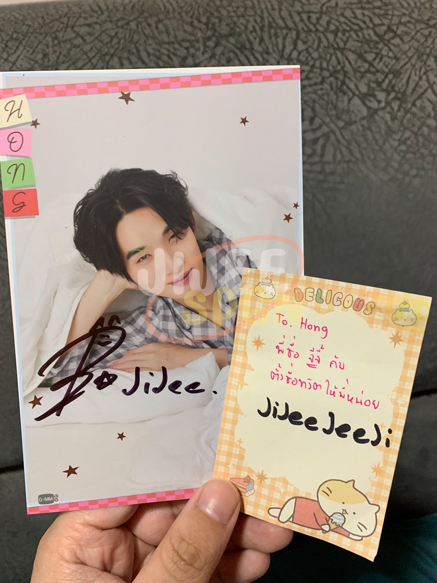 jijeespgn's tweet photo. ต่อจากนี้ไม่มีอีกแล้วแอคจ้อจี้ มีแต่ JiJeeJeeJi เพราะน้องฮงตั้งให้🤩🫶🏻 @hongshihoshi03  ละบอกเปลี่ยนชื่อแล้วจะมาส่องด้วยนะ🤣 

ฮง : J-I-J-E-E
จจ : ใช่
ฮง : จีจี้!
จจ : ใช่
ฮง : ชื่อเหมือนแฟนเราเลยว่ะ

ชั้นช็อต ฮงก็ช็อต จบที่ขำกัน อะไรวะ5555555555 นึ่ไม่ได้จีบฮงนะ ฮงจีบชั้น เขินแกอ่ะ😮‍💨

#BookExpo2024xLYKN 
#hongshihoshi #LYKN