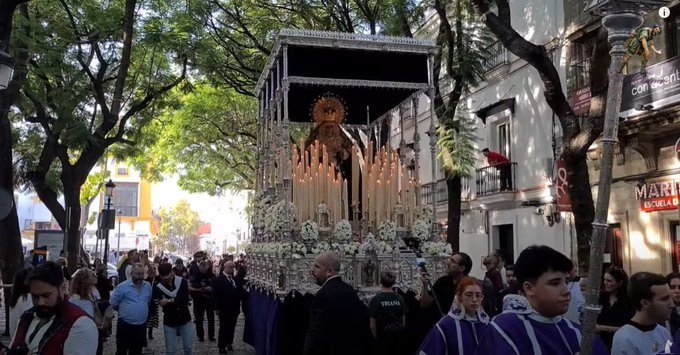 Vídeo de María Santísima del Dulce Nombre de la cofradía de la Buena Muerte por c/Porvera para la Procesión Magna de Jerez de la Frontera 2024