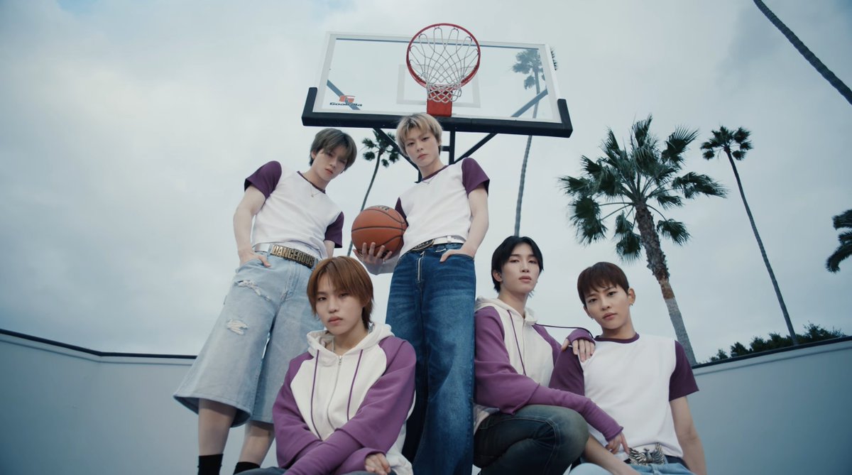 mintmag_th's tweet photo. สดใส! POW ส่งซิงเกิลใหม่ #Boyfriend ที่ได้นำเพลง Girlfriend ของ Avril Lavigne มาทำใหม่อีกครั้ง โดยภายใน MV ครั้งนี้ หนุ่มๆ ยังพกความสดใส พร้อมจัดเต็มรอยยิ้ม และท่าเต้นมามัดใจให้ชมกัน 💚

🎬 https://t.co/cyFuOSdbc1

#POW #파우 #보이프렌드 #GRID #그리드 
#MintUpdate https://t.co/mX1lzxTBjh