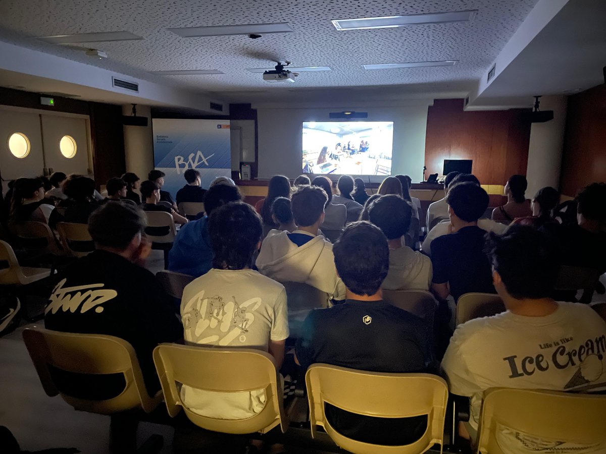 BSABadalona's tweet photo. 📆 Avui ens han visitat els alumnes de 4t d’ESO de l’IES La Riera, amb qui BSA ha fet projectes audiovisuals! 🎬
👨⚕️ La jornada, que també ha comptat amb una xerrada del #RBEC Víctor Carretero, ha permès veure els films que han elaborat i diferents curts de @FestivalFilmets. ✅ https://t.co/59keHK0Imx