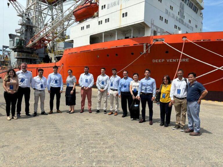 grupospri's tweet photo. 🛠️🇻🇳 Empresas vascas del sector de la #MáquinaHerramienta exploran oportunidades en Vietnam, junto a la misión organizada por #BasqueTrade y el Clúster @AFMmachinetools, para impulsar la internacionalización del sector.
🔗 https://t.co/1izvAk796C
#Internacionalización #Vietnam https://t.co/UZz1HjyxB8