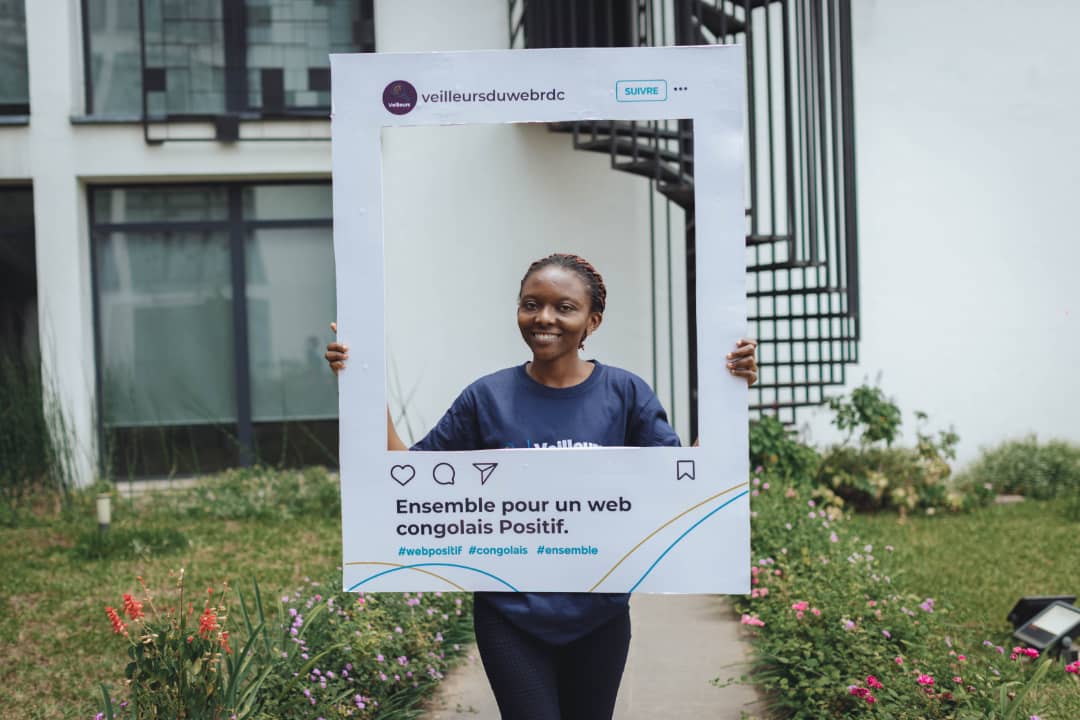 La semaine dernière, tu as appris à rendre ton profil attrayant pour attirer des opportunités d'emploi ! 

Cette semaine, nous allons aborder un élément souvent négligé : la photo de profil. 🖼️

 Dis-nous, tu as mis une photo de profil sur tes réseaux sociaux ou tu es mature ?😁