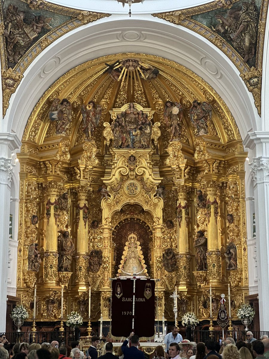 hdadrociobcn's tweet photo. PEREGRINACIÓN 2024 | Este fin de semana nuestra Hermandad ha vivido otro año más su peregrinación extraordinaria antes las plantas de la Blanca Paloma. Momentos especiales vividos con el amor hacia la Santísima Virgen. #hdadrociobarcelona https://t.co/jfxi3MlvJ0