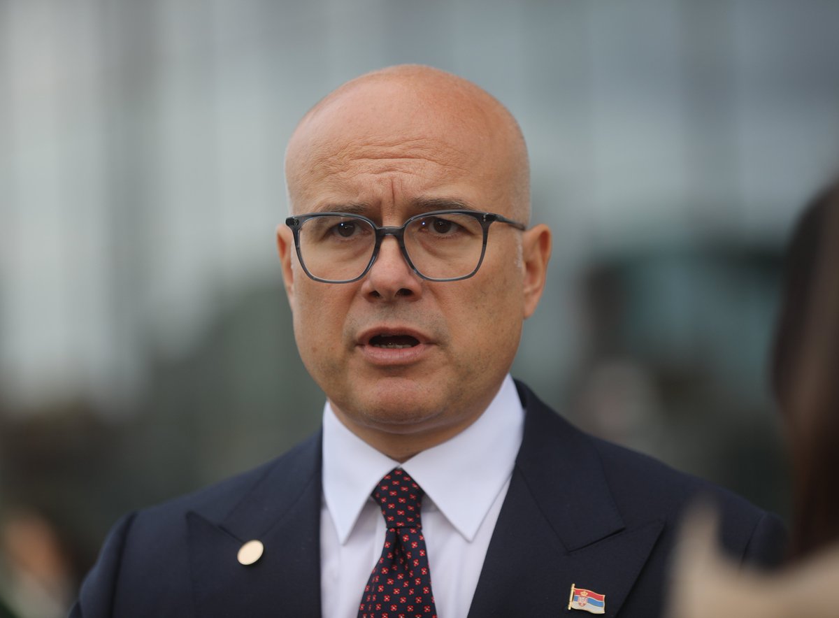 "Овакви напади на мајку једног председника Србије Александра #Vucic <a href="/avucic/">Александар Вучић</a>, нису забележени у историји политике", рекао је председник Владе Републике Србије Милош Вучевић <a href="/milos_vucevic/">Милош Вучевић</a> на најновије нападе на породицу председника Вучића. sns.org.rs/novosti/vesti/…