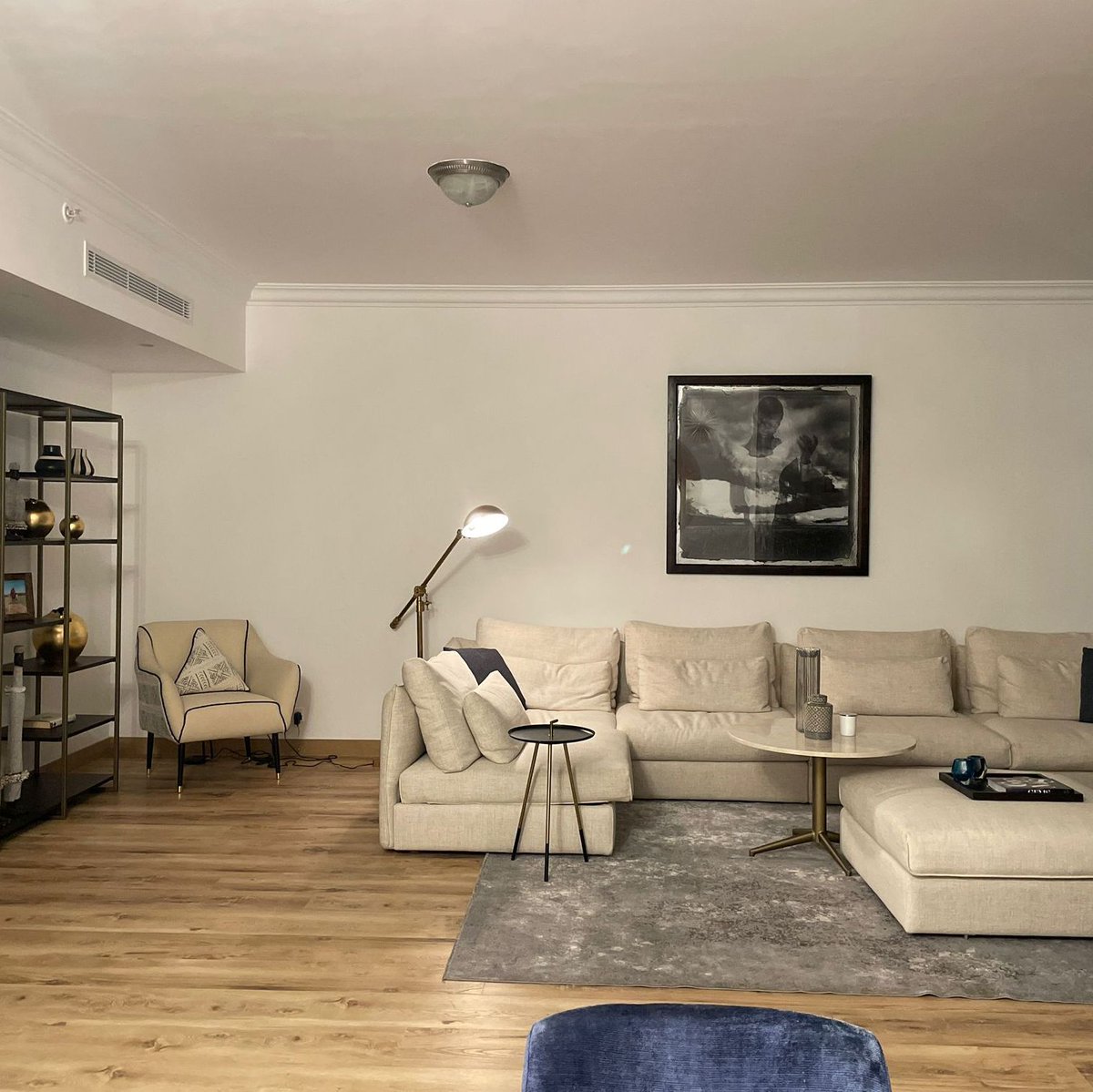 zalabadesign's tweet image. Modern furniture can completely transform your living space. Check out this interior design project in Dubai by @zalabadesign.💚 
#CustomizedFurniture #ModernDesign #DesignInspiration #DubaiInterior #MinimalDesign #ContemporaryLiving #LuxuryLiving #DubaiDesign #ZalabaDesign