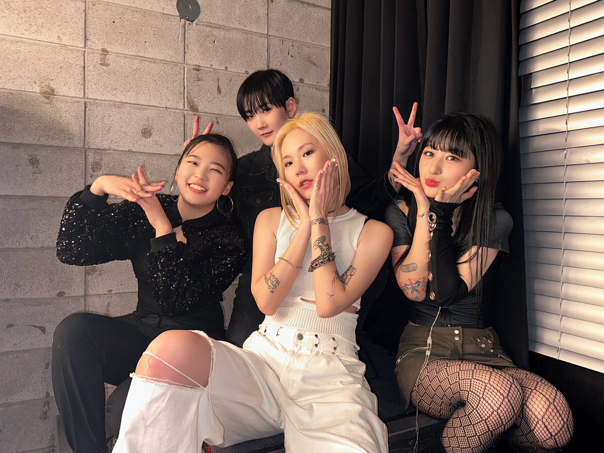 sxinnyluv's tweet photo. 여자밴드.
더픽스
많은사랑부탁 https://t.co/bHy1ugkFkL