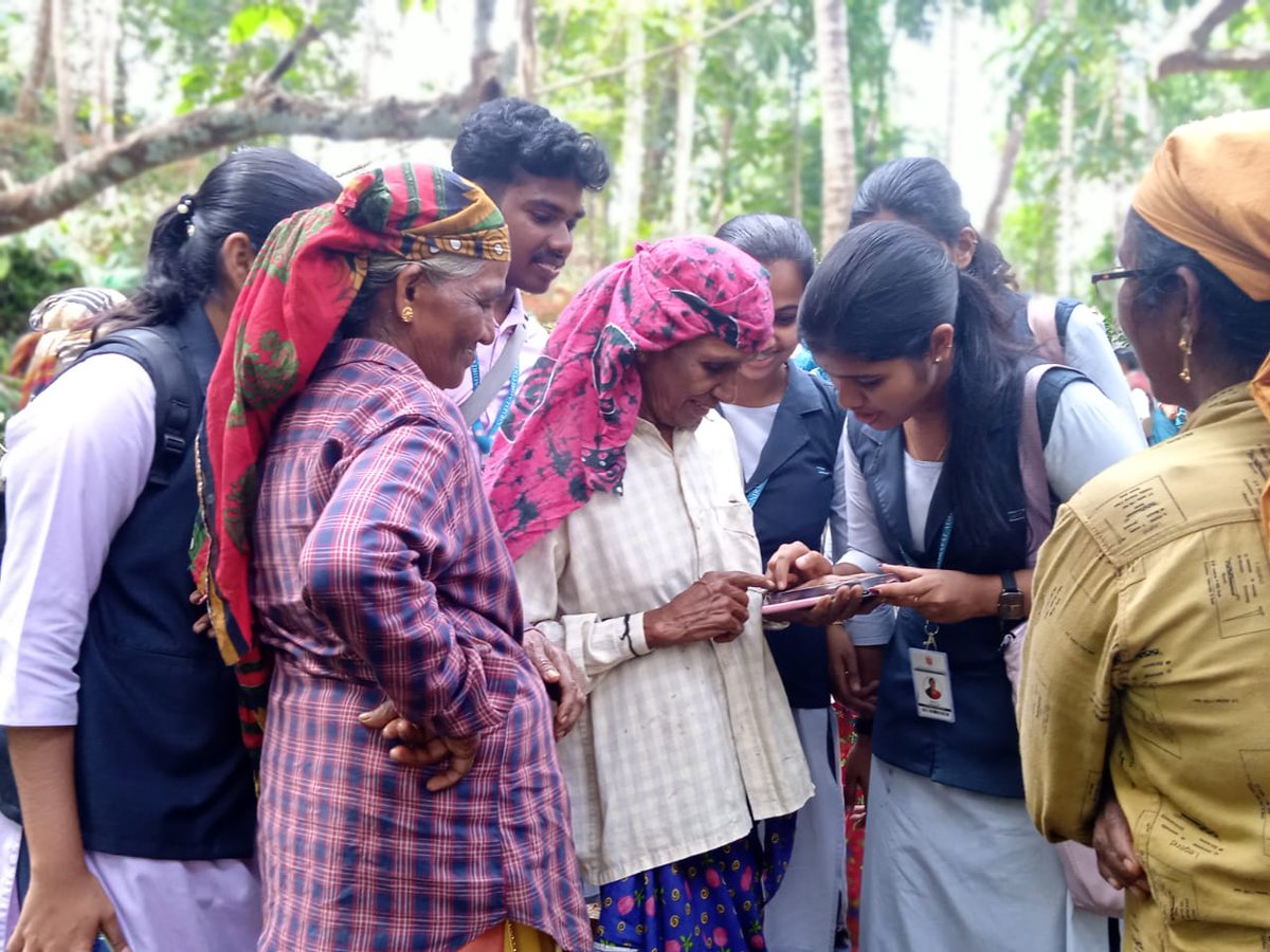 uba_iitpkd's tweet image. UBA Team at Nirmalagiri College, Koothuparamba in support of their NSS unit conducting digital literacy sessions at Mangatidam Grama Panchayat as part of the Digi Keralam Total Digital Literacy Campaign initiated by the LSGD, Government of Kerala. #ubanorthkerala