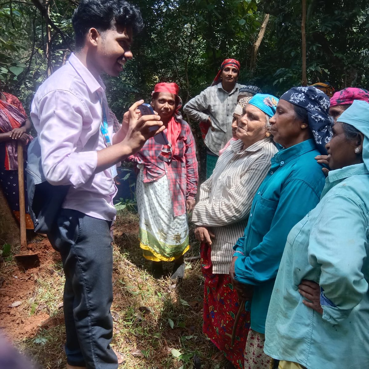 uba_iitpkd's tweet image. UBA Team at Nirmalagiri College, Koothuparamba in support of their NSS unit conducting digital literacy sessions at Mangatidam Grama Panchayat as part of the Digi Keralam Total Digital Literacy Campaign initiated by the LSGD, Government of Kerala. #ubanorthkerala