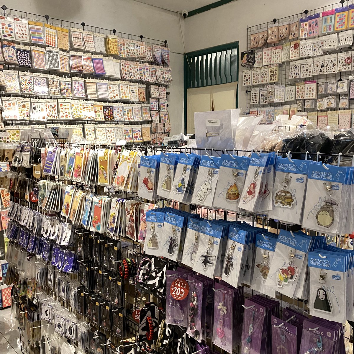 ini sih surga buat yang suka perintilan lucuk. bakalan betah dan pastinya kalap! cocok juga kalau mau buat oleh-oleh 😆🤏🏻

ada sticker, postcard, keychan, griptok, pouch, aneka stationery dan masih banyak printilan lain. offline ada online store sama lengkapnya!