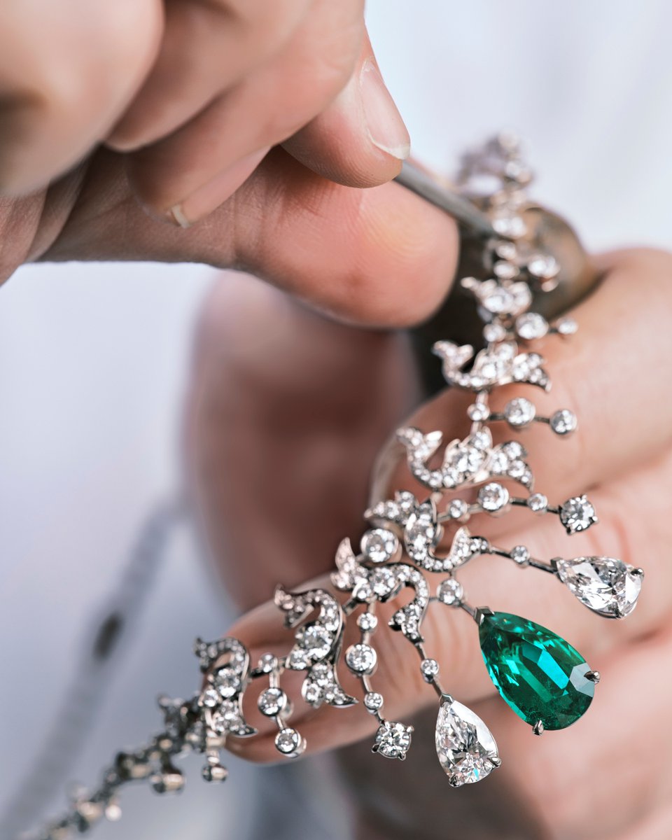 Crafted with passion and expertise, the Joséphine Soir de Fête High Jewelry necklace is a stunning demonstration of the skills possessed by the 12 Vendôme workshop artisans.

#Chaumet #ChaumetSavoirFaire #ChaumetEnScene #ChaumetHighJewelry