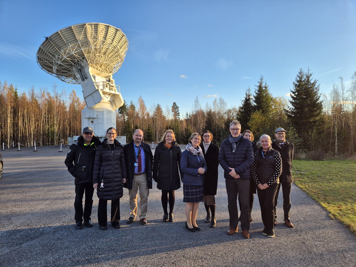 Maa- ja metsätalousministeri <a href="/SariEssayah/">Sari Essayah</a> vieraili <a href="/Maanmittaus/">Maanmittauslaitos</a> Metsähovin tutkimusasemalla @Metsahovi. Kiitoksia vierailusta ja keskusteluista paikkatiedosta ja paikannuksen merkityksestä yhteiskunnan eritoiminnoille.