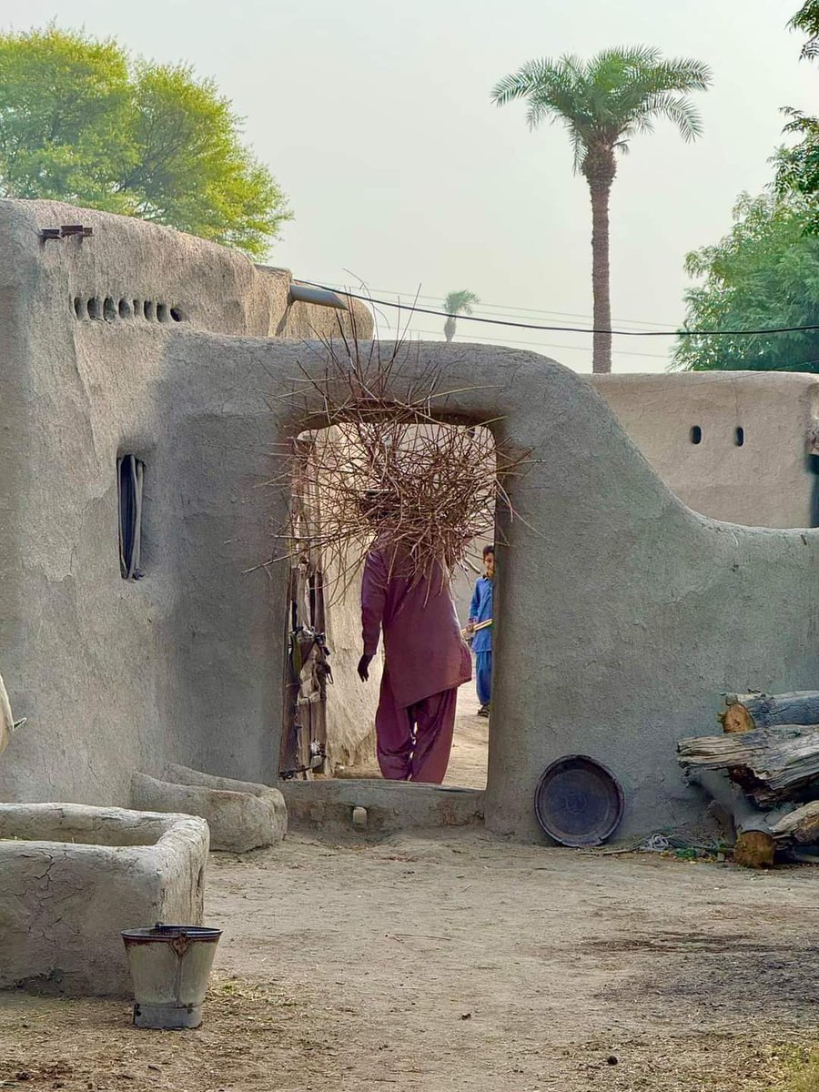 کچھ لوگ بھلا دیتے ہیں گھر بار ہی اپنا
  کچھ لوگ کبھی لوٹ کے پھر گاؤں نہیں آتے