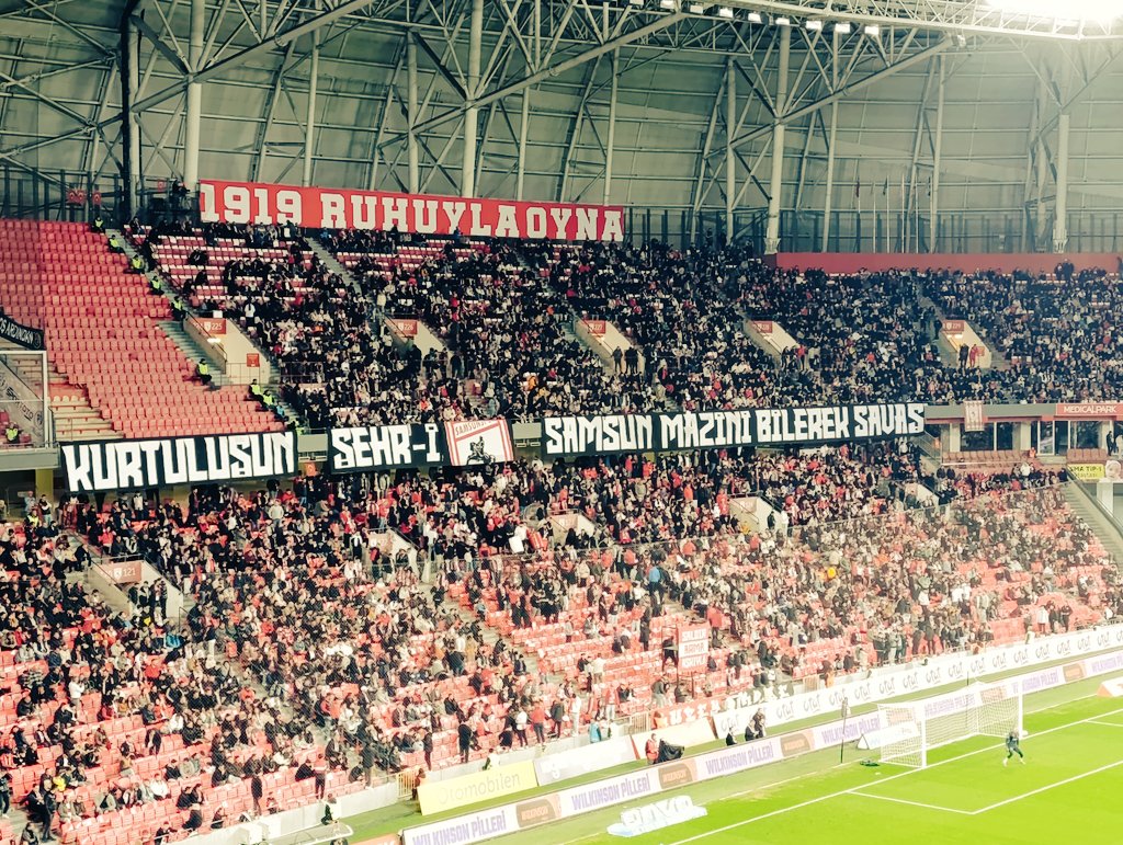 CabbarNoyan's tweet photo. Samsunspor taraftarının gerçekleştirdiği koreografi çalışmasında karton desteğini veren Uğur Ofset'in sahipleri @tbulut55 ve @Koksalblt , ve ayrıca diğer sponsorlara, gecesi gündüzü emek veren taraftarlara teşekkürler. 

"Kuzeyin Kralı" şovunu yaptı...

#Samsunspor
#KuzeyinKralı https://t.co/7punwWpgMe