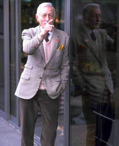 Bu kulübe f*töyü ve iti çakalı sokmadığın için tekrardan sevgi ve saygıyla anıyoruz.

Büyük başkan SÜLEYMAN SEBA.