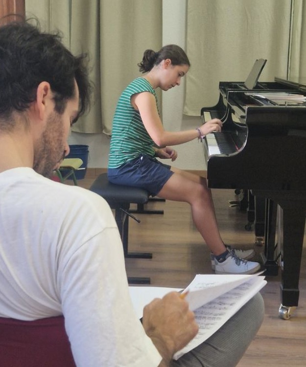 🎶✨ Este viernes celebramos un nuevo recital de piano en la Capilla del Palacio de San Telmo. 🎹 Las localidades están disponibles desde las 10:00 en nuestra web de forma completamente gratuita hasta completar aforo. 🎹