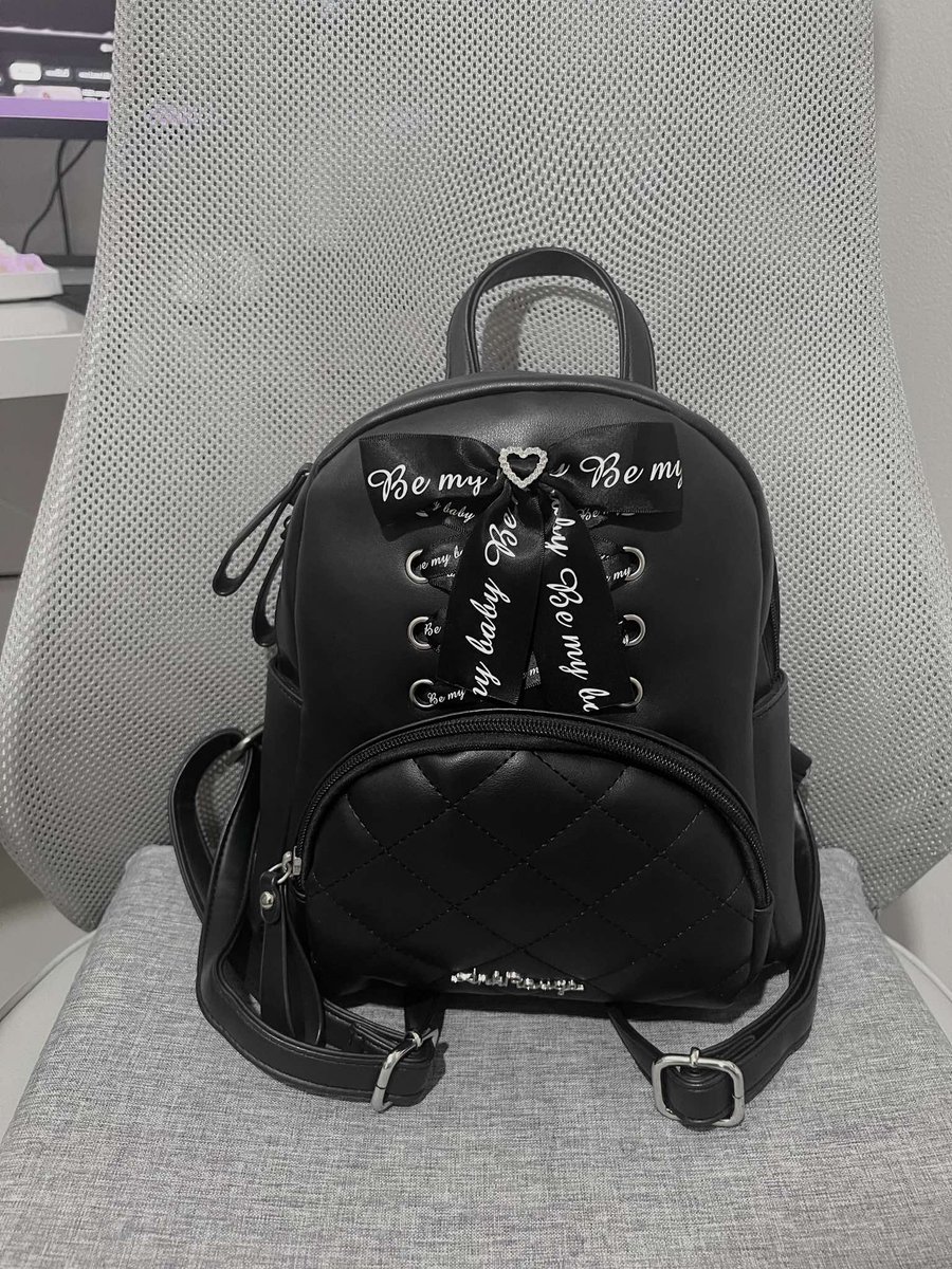 ส่งต่อกระเป๋า Ank Rouge      

✨price : 990 รส. ซื้อมา 1.9k ค่ะ

— จากร้านคุณโย  ซื้อมาเก็บในตู้ค่ะ
 #lizlisathailand #jiraikei #ryousangata #lizlisa #ส่งต่อเสื้อผ้ามือสอง #เสื้อผ้ามือสอง #ส่งต่อเสื้อผ้า #เสื้อผ้าญี่ปุ่น #lolitathailand #AnkRouge #กระเป๋าเป้ #กระเป๋าญี่ปุ่น