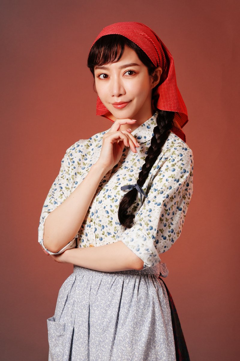 toho_stage's tweet photo. 明治座2025年3月公演 ミュージカル 
🎻『屋根の上のヴァイオリン弾き』

登場人物紹介③ツァイテル：美弥るりか

テヴィエ一家の長女。肉屋のラザールに
��婚されるが、相思相愛のモーテルとの
結婚を望んでいる。

📝コメント
https://t.co/rQtd0ypnIj https://t.co/49IbW2UYpM