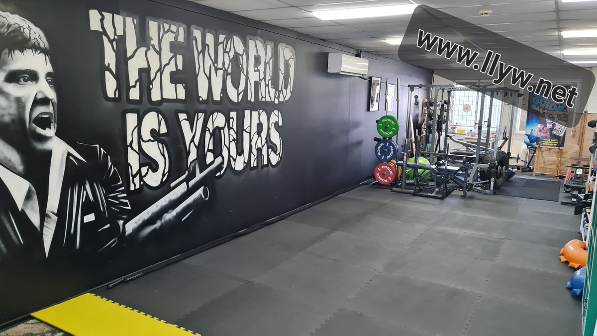 livelifeyourway's tweet photo. Floor is all cleared away and prepped for boxing class tonight
👍
🥊
#Boxing #boxinggym
#Beast #GymTime #TrainiacTribe #GymMotivation #StrongNotSkinny #StrongBody #WorkoutLife #PushPullGrind #Workout #BodyBuilder https://t.co/svmheQd0Nb