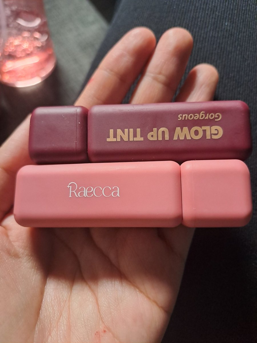 ourbeeee's tweet photo. wts liptint raeca 95%
di pake buat swatches 
all 65k aja 
#zonauang #zonajanan https://t.co/s61bnsSvDk
