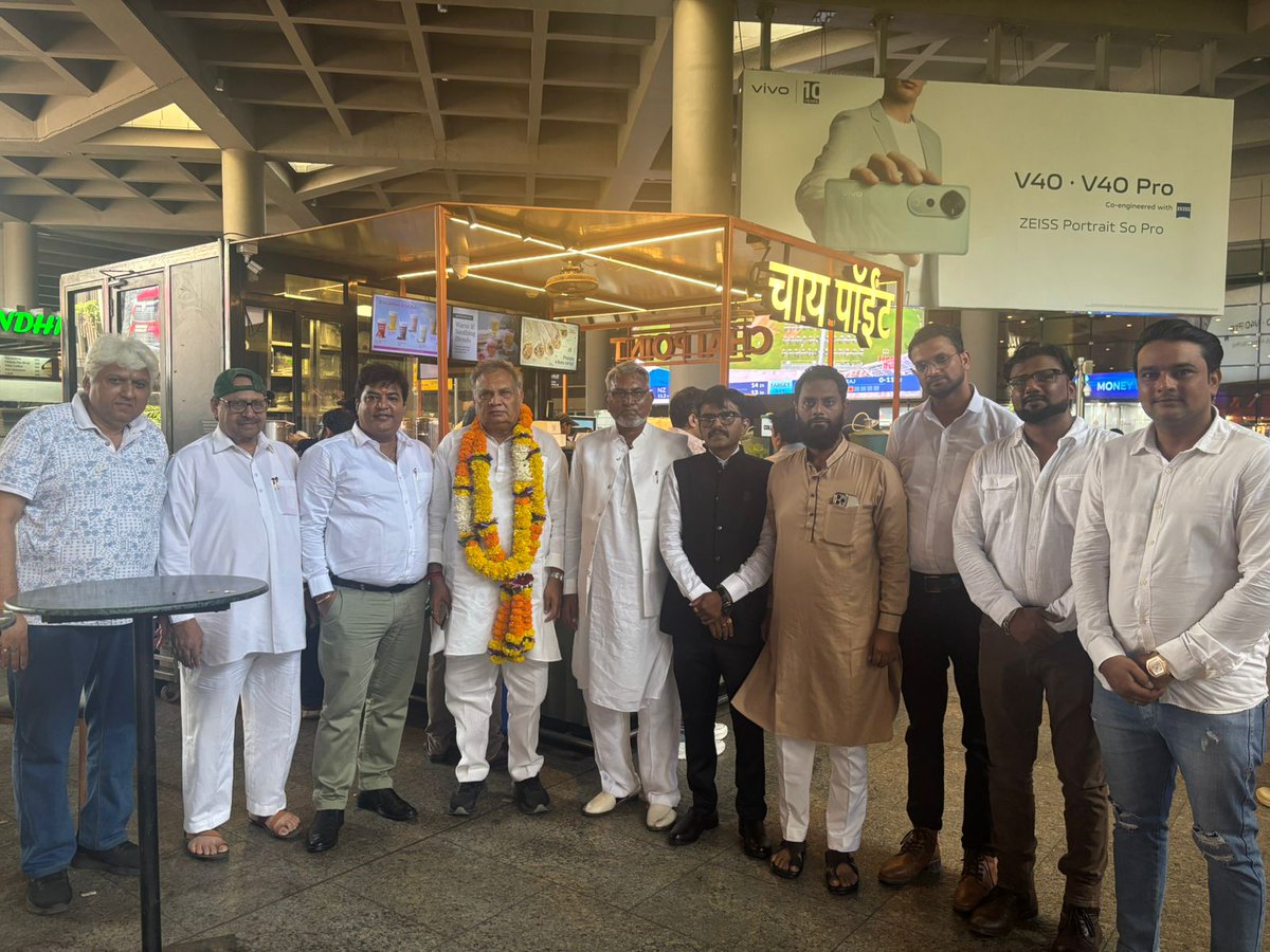 TeamRLD1's tweet photo. महाराष्ट्र के शाकीनाका में आयोजित राष्ट्रीय लोकदल (रालोद) के कार्यकर्ता सम्मेलन में मुख्य अतिथि संगठन महासचिव श्री त्रिलोक त्यागी जी के नेतृत्व में एनसीपी (अजीत पवार गुट) से डॉ. वेद तिवारी जी ने सैकड़ों साथियों के साथ रालोद की सदस्यता ग्रहण की।
इसके साथ ही, डॉ. वेद तिवारी जी को महाराष्ट्र प्रदेश अध्यक्ष का कार्यभार सौंपा गया।