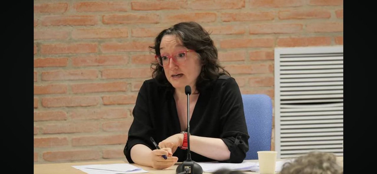 La compa <a href="/NatiVeraguas/">Nati Veraguas</a> defensa que l’externalització de serveis no té per què suposar precarització i reivindica un conveni del sector digne a la Trobada estatal de treballadores en l’atenció a les violències contra les dones, les seves filles i fills.
Gràcies per l'espai 💜.