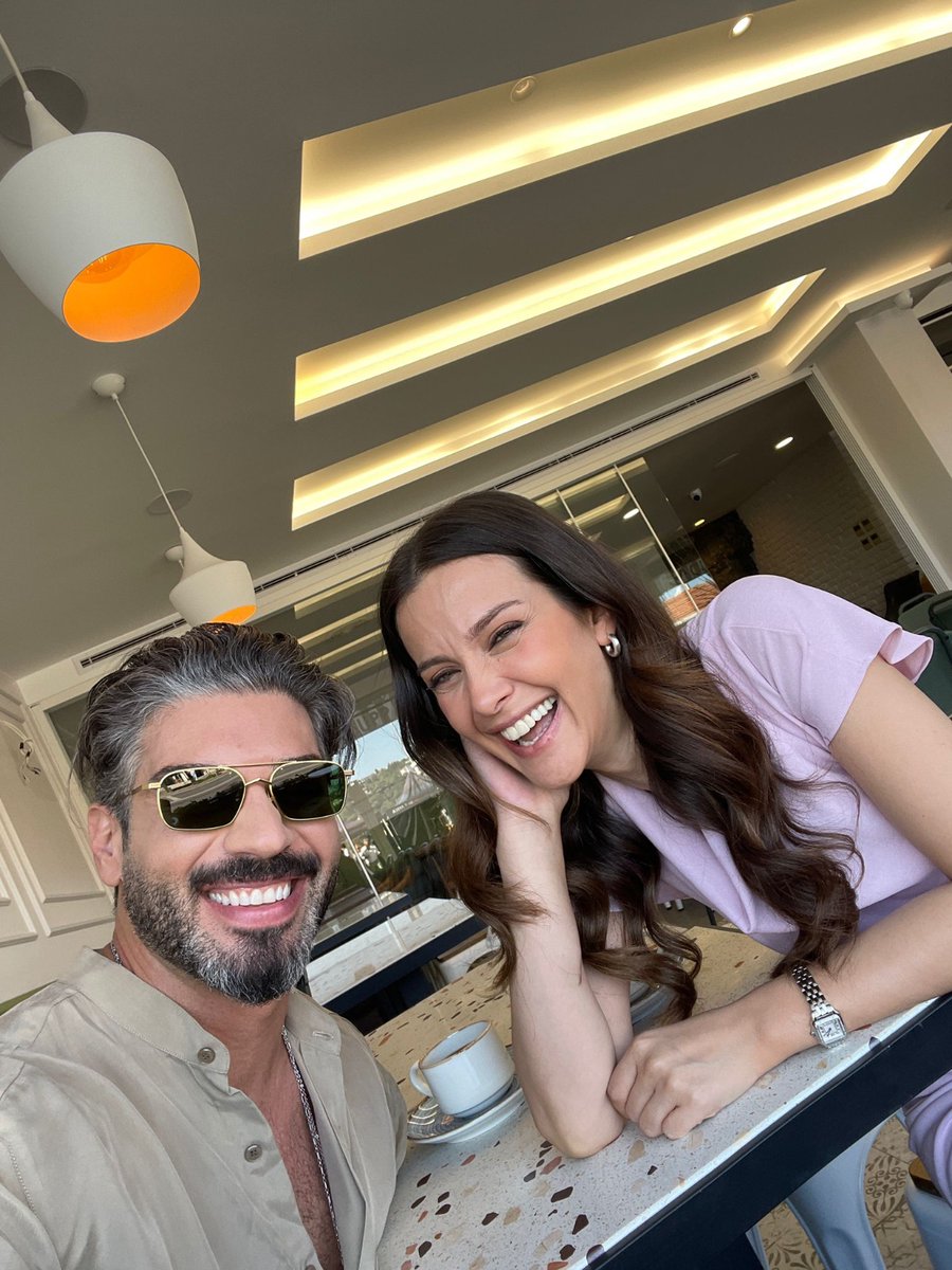 Bölüm gününe özel sürpriz: #ZuhTay'dan selfieler! 💜

#Karadut yeni bölümüyle bu akşam 20.00’de <a href="/atvcomtr/">atv</a>'de. @timsandb