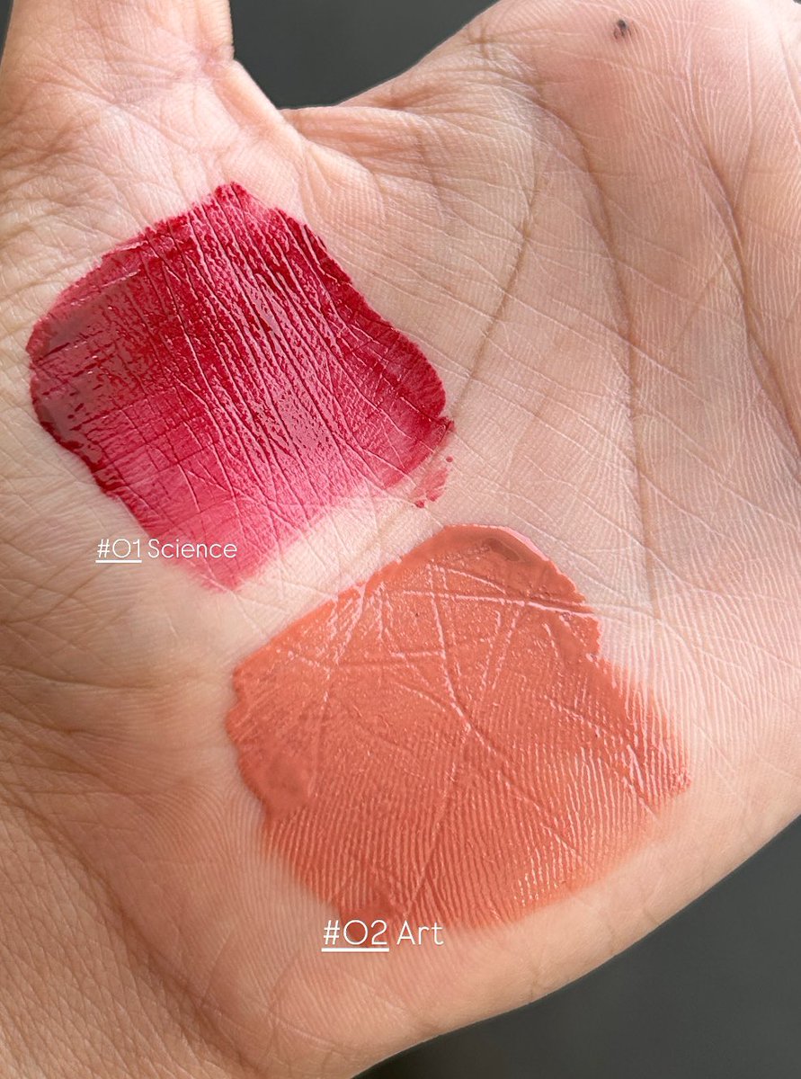 defonotisa's tweet photo. kemarin kosong mulu ternyata krn lagi nyiapin packaging baru yg lebi bagus & berani kasih garansi ges😡🫵 btw aku pake combo favku di 2 shade ini, mana udah ada spf 30 nyaa jadi aman deh biar bibir terlindungi dari matahari☀️
#lipscreen #prettywellipscreen #backtolipscreen https://t.co/5Dw8P29iHu