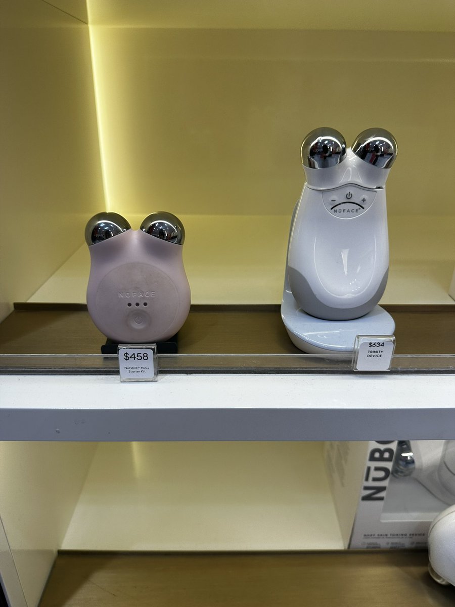 numbi055's tweet image. ARE U GUYS SEEING WHAT IM SEEING