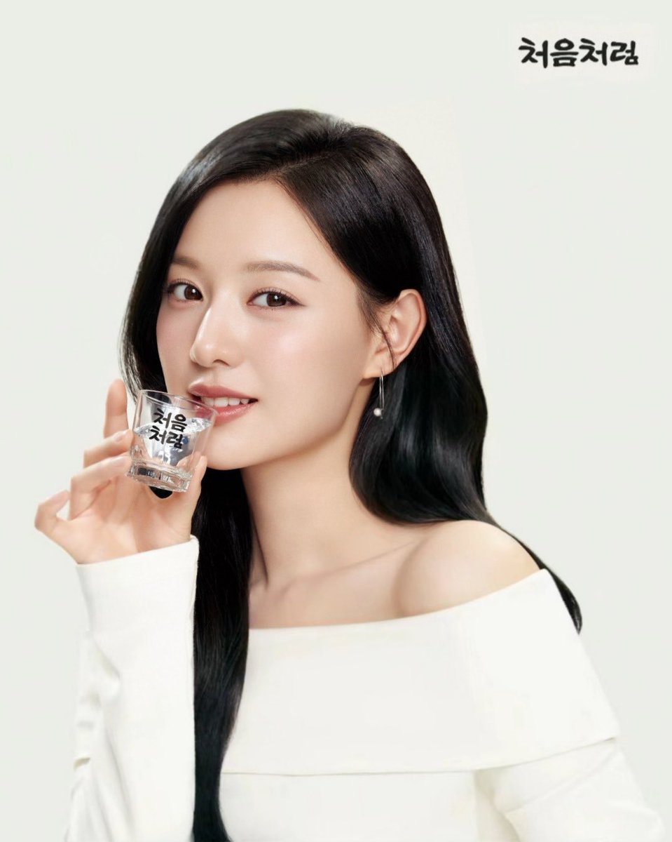 처음처럼에서 준비해준 
지원언니 생일케이크....예쁘다💚🤍