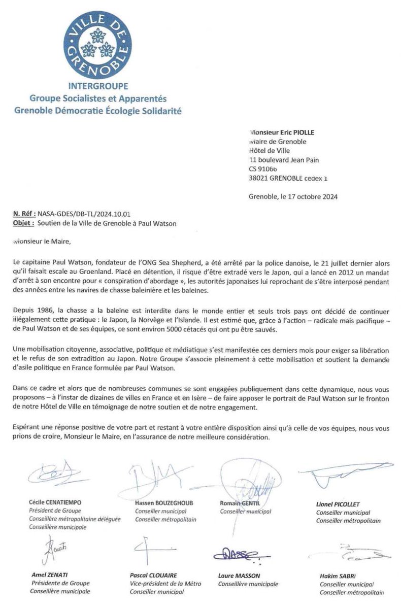 Élus Socialistes & Apparentés Grenoble (@grp_nvairsocapp) on Twitter photo Notre intergroupe (élus Socialistes et Apparentés ainsi que <a href="/GrenobleDES/">GDES - Grenoble Démocratie Ecologie Solidarité</a>) interpelle ce jour <a href="/EricPiolle/">Éric Piolle</a> pour que la <a href="/VilledeGrenoble/">Ville de Grenoble</a> officialise son soutien à la libération de #PaulWatson en affichant son portrait sur l'Hôtel de Ville de #Grenoble
#FreePaulWatson <a href="/hugoclement/">Hugo Clément</a> Notre intergroupe (élus Socialistes et Apparentés ainsi que <a href="/GrenobleDES/">GDES - Grenoble Démocratie Ecologie Solidarité</a>) interpelle ce jour <a href="/EricPiolle/">Éric Piolle</a> pour que la <a href="/VilledeGrenoble/">Ville de Grenoble</a> officialise son soutien à la libération de #PaulWatson en affichant son portrait sur l'Hôtel de Ville de #Grenoble
#FreePaulWatson <a href="/hugoclement/">Hugo Clément</a>