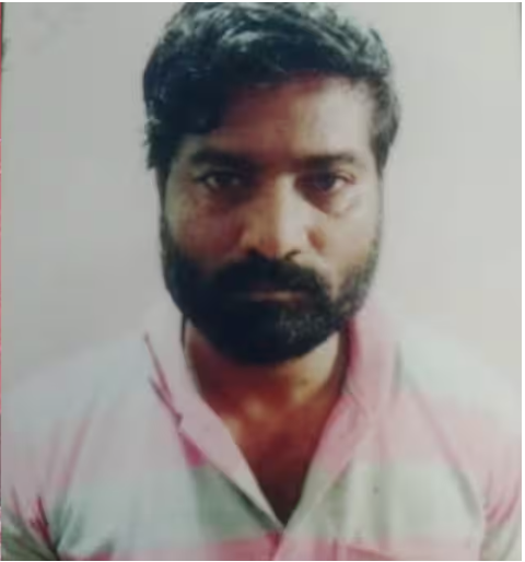 HateDetectors's tweet image. A chilling incident has come to light in rural #Bengaluru, where a 39-year-old lender, #Ravikumar, allegedly raped a 17-year-old girl repeatedly over her father’s unpaid debt.

According to reports, the victim’s father had borrowed Rs 70,000 from Ravikumar and repaid Rs 40,000.…