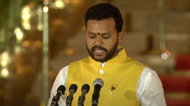 CNBCTV18News's tweet image. #BombThreat | "We're thinking of amending the Suppression of Unlawful Acts against Safety of Civil Aviation Act, 1982," says Aviation Minister @RamMNK on the spate of #BombThreats that have disrupted flight ops across India since last Monday (Oct 14)

@Daanish_Anand @Moca_GOI