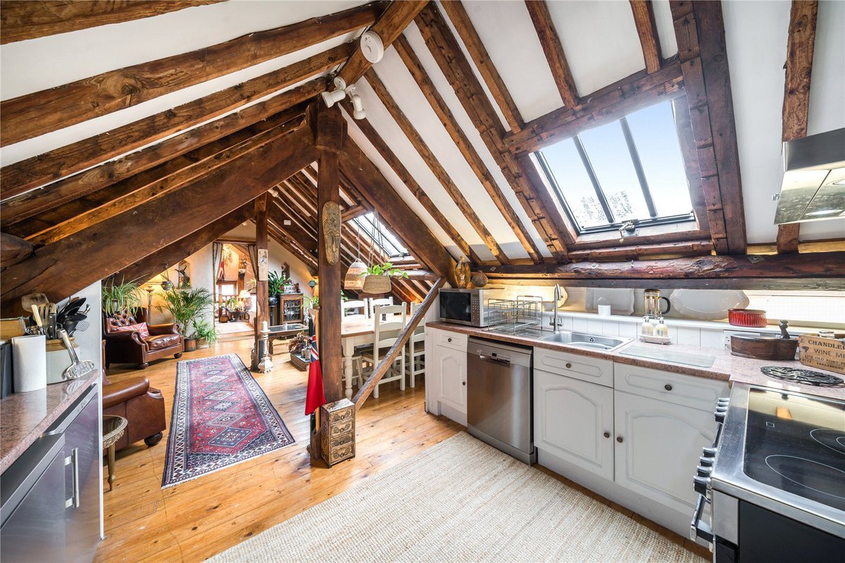 JSBridport's tweet photo. New instruction
#Symondsbury #Bridport #Dorset
The Loft is a truly magical #GradeIIlisted two bedroom #barnconversion in a pretty courtyard setting with covered parking and courtyard garden, close to the #Jurassiccoastline. Guide price £325,000.
https://t.co/VUvjU37lyA https://t.co/daaDN5OS8V