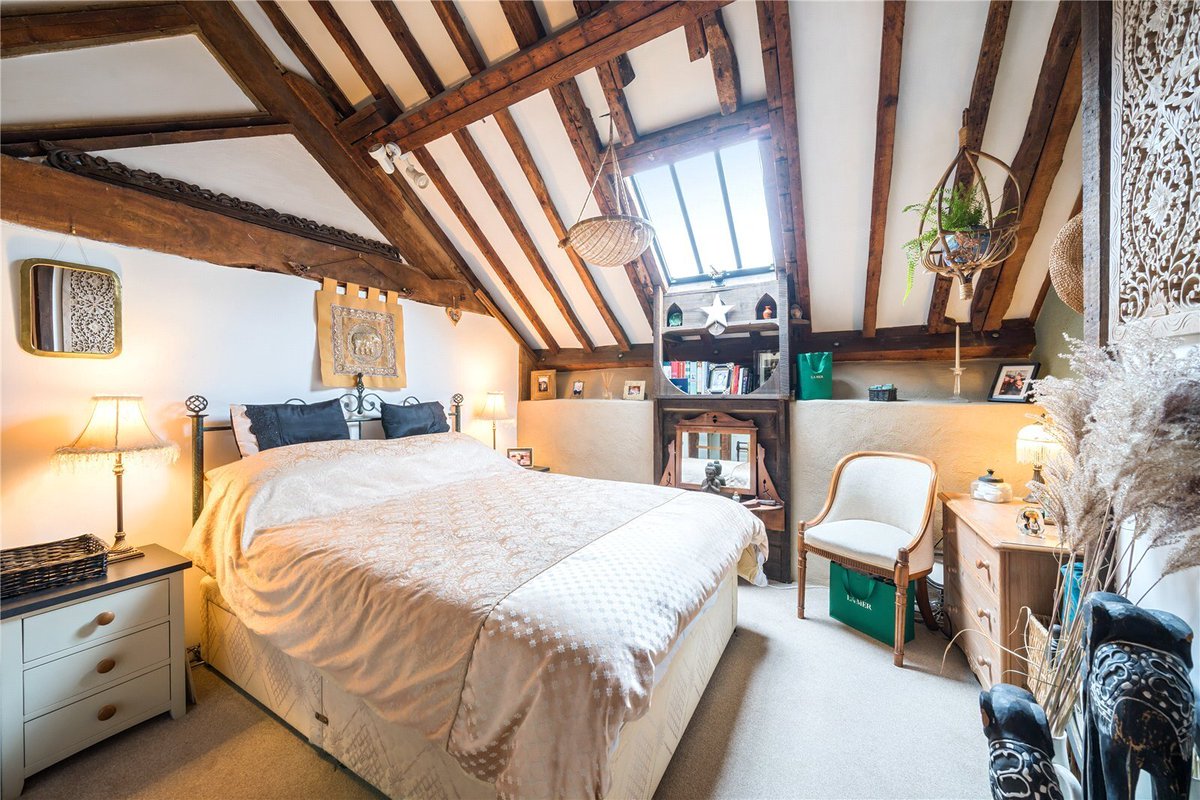 JSBridport's tweet photo. New instruction
#Symondsbury #Bridport #Dorset
The Loft is a truly magical #GradeIIlisted two bedroom #barnconversion in a pretty courtyard setting with covered parking and courtyard garden, close to the #Jurassiccoastline. Guide price £325,000.
https://t.co/VUvjU37lyA https://t.co/daaDN5OS8V