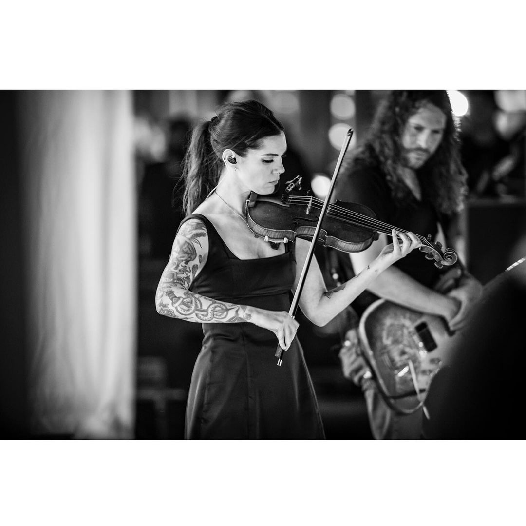 mcr_lore's tweet image. kayleigh goldsworthy played violin for cancer and mama
📸 by mark beemer #MCRWWWY2